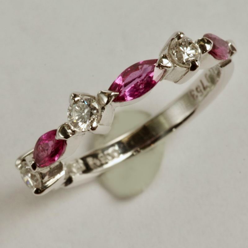 サファイアルビーダイヤ指輪Pt900⚪サファイア✨ルビー✨ダイヤ✨✨トリプル宝石✨シンプルで素敵なリング✨